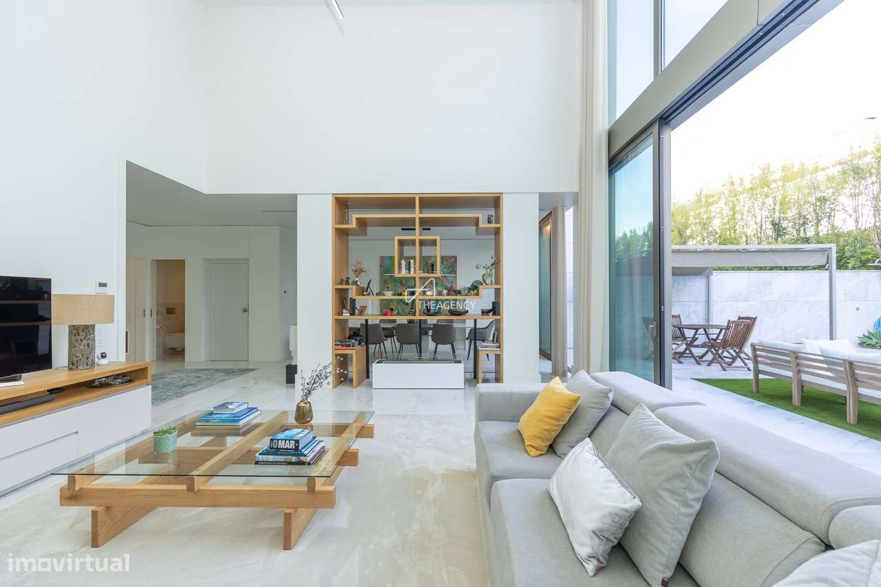 Moradia Exclusiva com três Suítes e Piscina Privativa no Centro de Cas - Grande imagem: 5/43