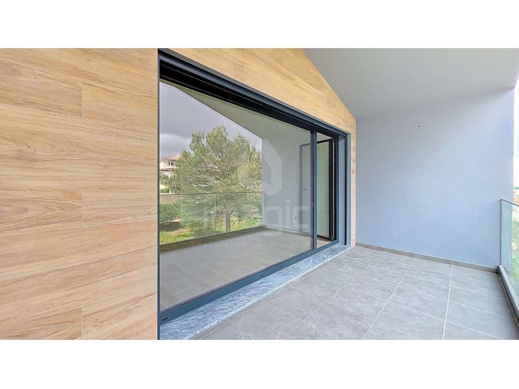 Moradia T3+1 Ericeira com piscina e jardim-21