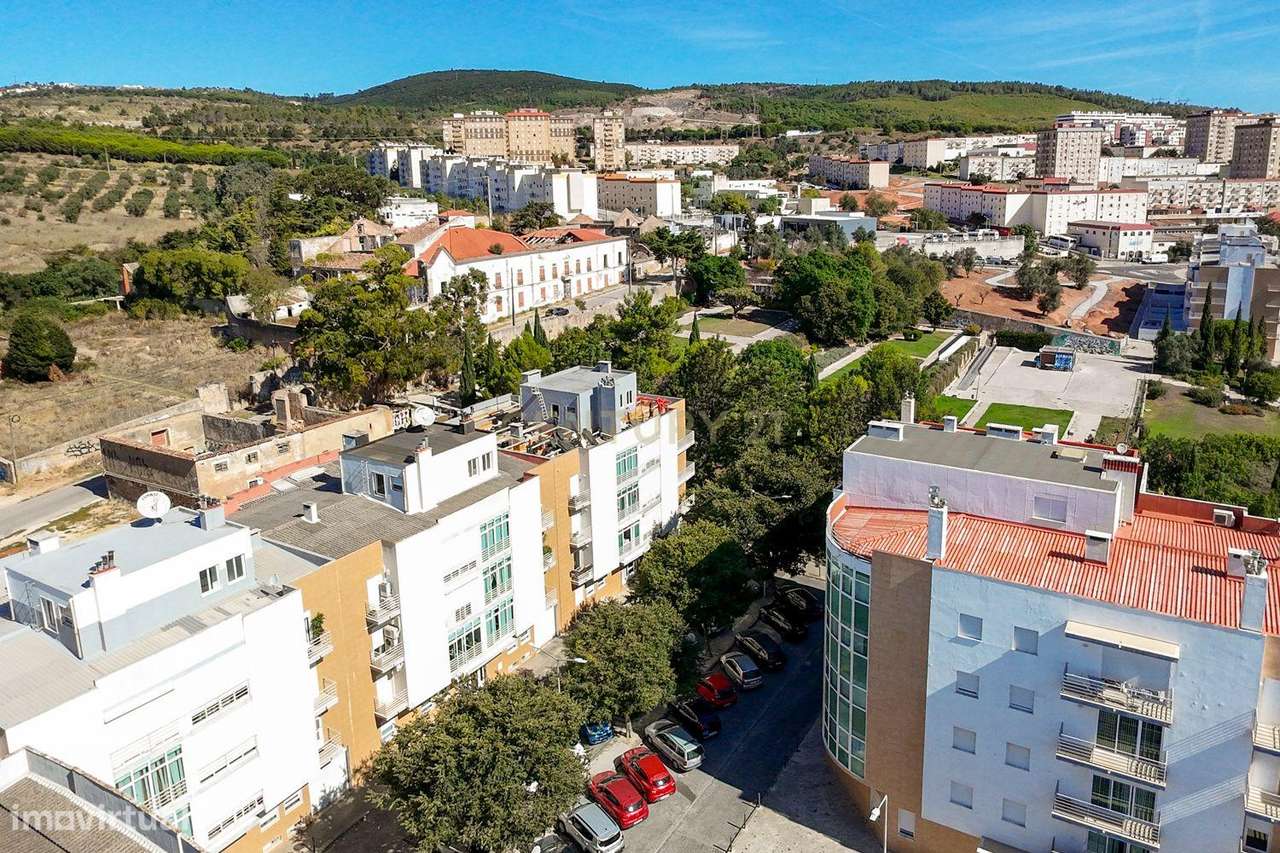 T3 em excelente estado com box de 41 m² e lareira | Vialonga-17