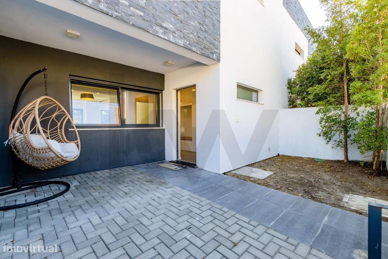 Moradia Contemporânea na Rebelva — Carcavelos: com Jardim e Estacionam-3