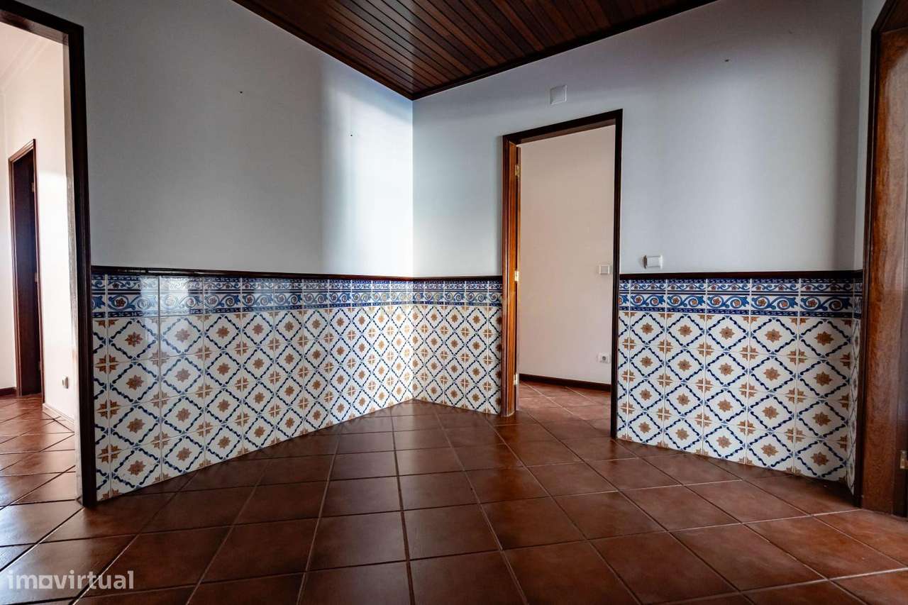 Apartamento T3 com elevador e garagem no centro da Lousã-22