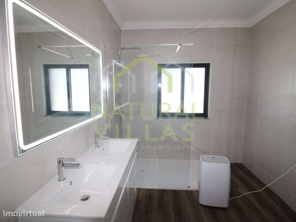 Moradia Isolada T5 Renovada com Piscina, São Brás de Alportel-10
