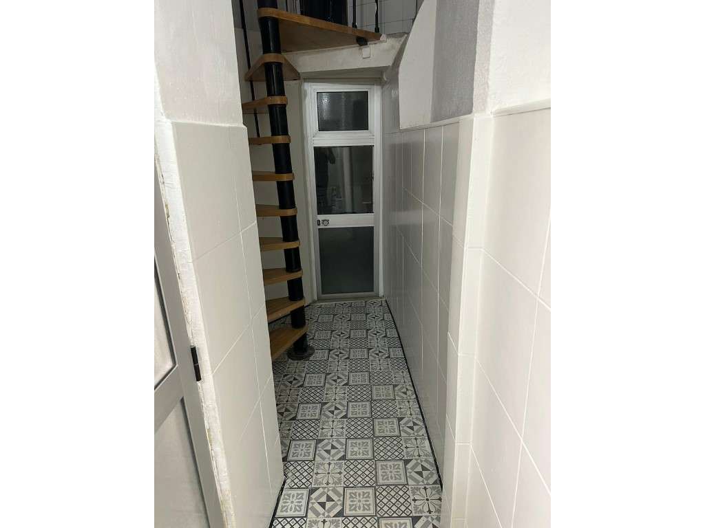 T2+1 localizado Campo de Ourique com rentabilidade de 1.700,00€/mês. - Grande imagem: 3/19