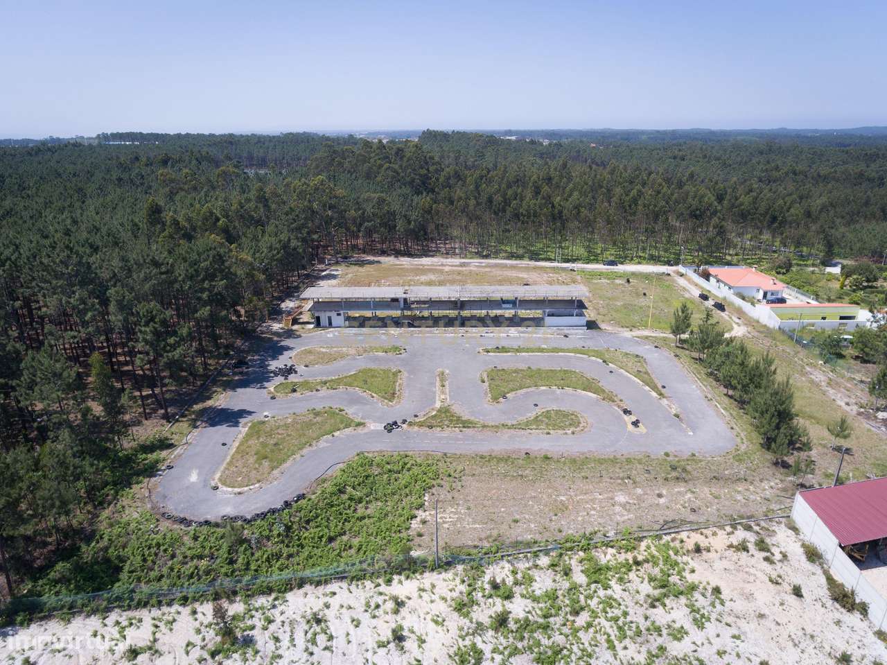 Terreno com 10.000 m2 - Grande imagem: 3/7