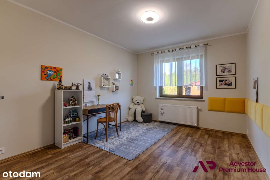 Parterowy dom z widokiem na las i zielonym ogrodem-15