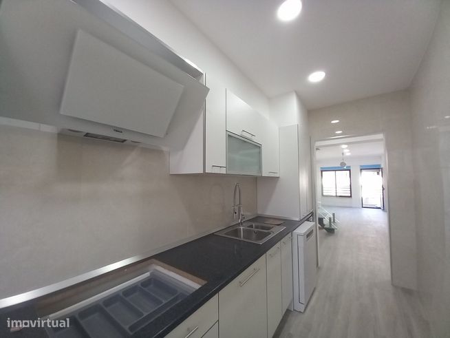 Apartamento Duplex Totalmente Remodelado na Costa da Caparica-8