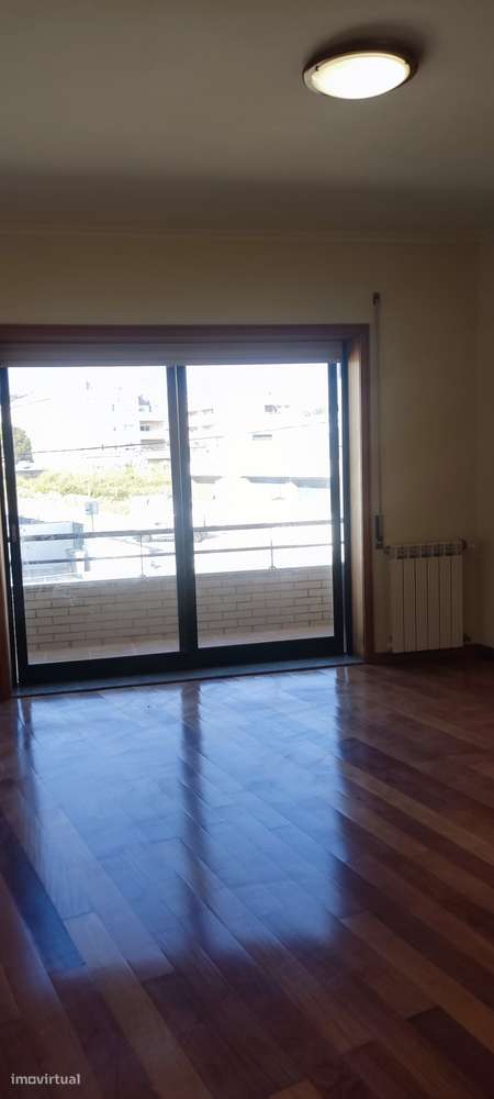 Duplex T3+2 Espaçoso, Excelente Exposição Solar e Boxe para 4 Viaturas - Grande imagem: 4/30