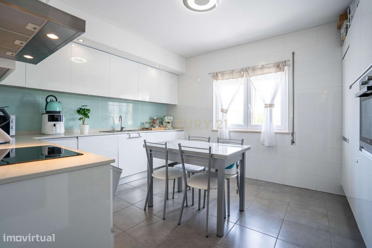 Apartamento T2 - Excelentes Áreas - Como Novo-10