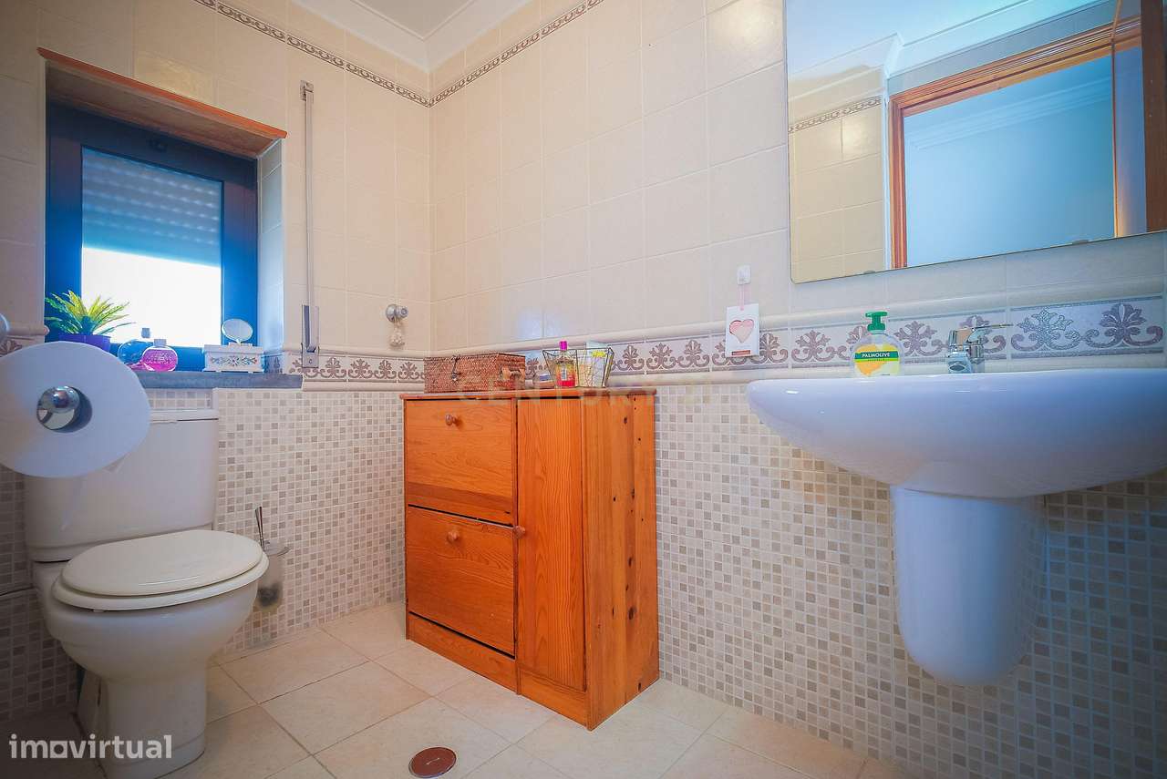 Moradia T5 em Carcavelos — Espaço, Conforto e Localização Privilegiada-20
