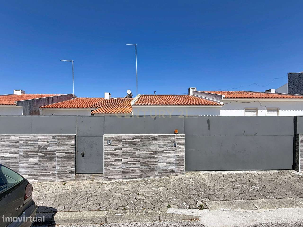 Moradia T3 Térrea Renovada à Venda na Nazaré | Quintal | Suite | Pront-41