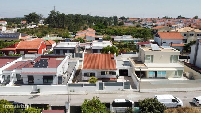 Moradia T3 à Venda em Fernão Ferro – Totalmente Renovada com Garagem e-16