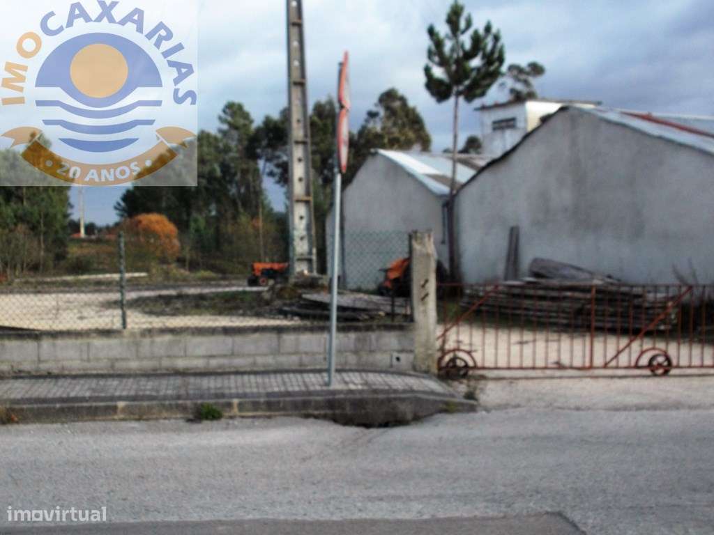 Instalações e parque de materias. Dá para construção. - Grande imagem: 4/7