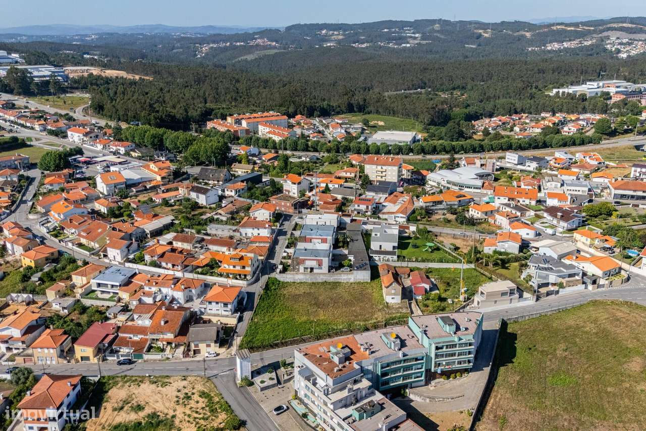 Moradias + Terreno com área total de 3.082 m2 com Potencial de Constru-3