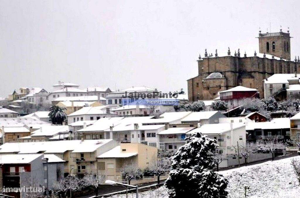 RESTAURANTE de excelência e EDIFÍCIO. Portugal, Bragança.-8