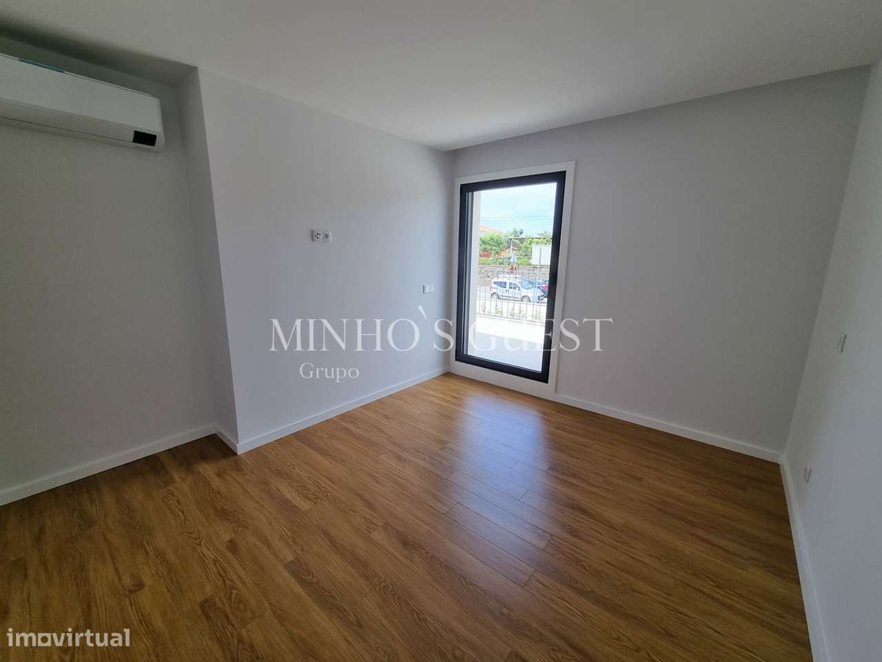 Moradia em Banda c/ 3 Suites e Logradouro - Braga-13