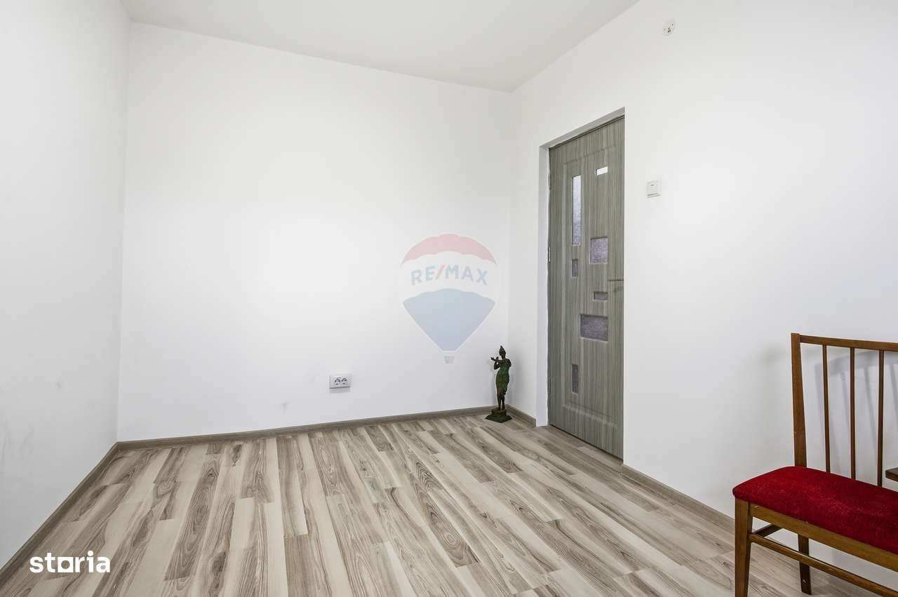 Apartament cu 3 camere de vânzare în zona Palat-1