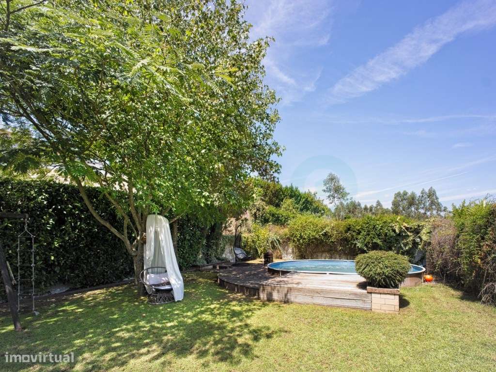 Moradia T3 em Vale S. Cosme- Piscina e jardim privativo-37