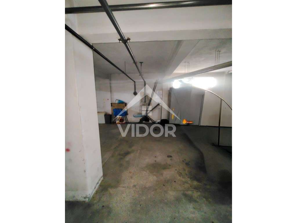 Garagem na Rua Camilo Pessanha - Montes Burgos - Grande imagem: 3/4