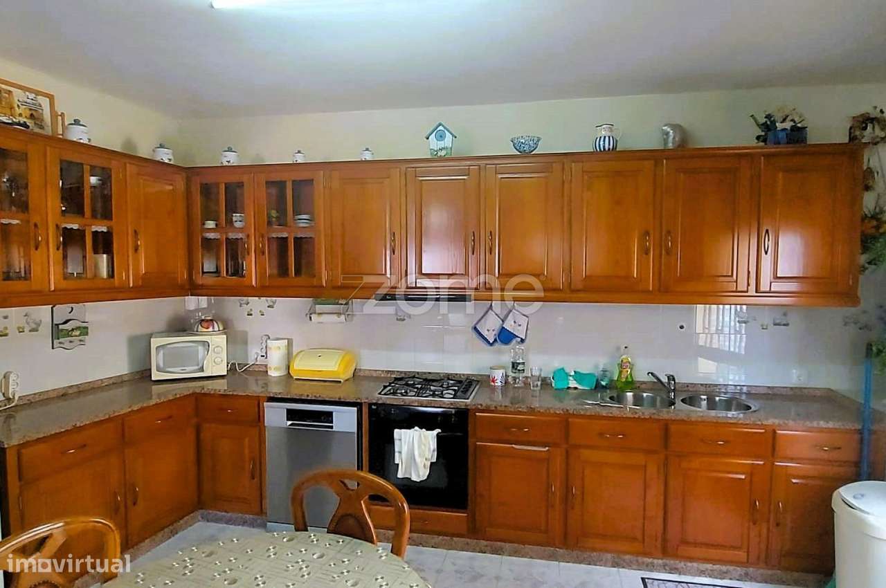 Moradia T3 em Cimo de Vila da Castanheira-1