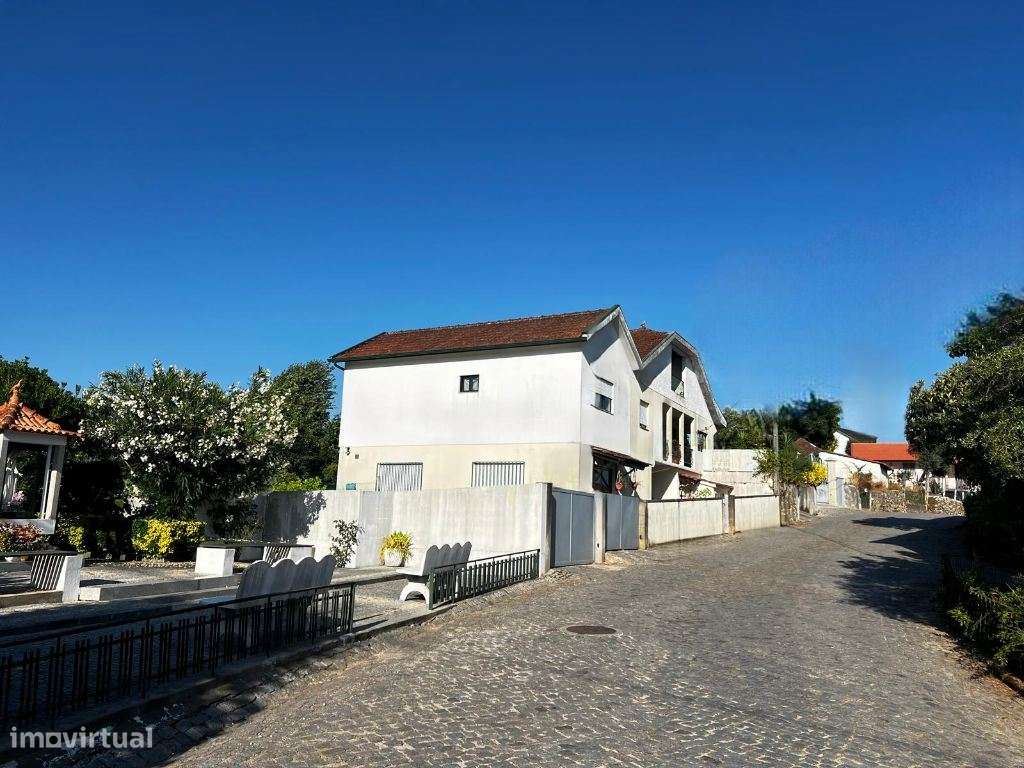 Andar de Moradia T3 com Entrada Independente, Varandas e Sótão  Te...-18