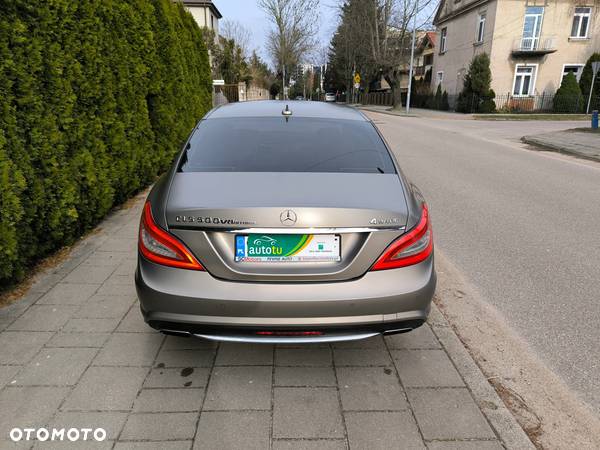 Mercedes-Benz CLS 500 4-Matic BlueEff - 8