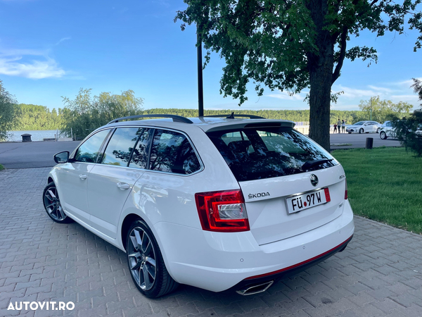 Skoda Octavia Combi 2.0 TDI DSG RS - 3