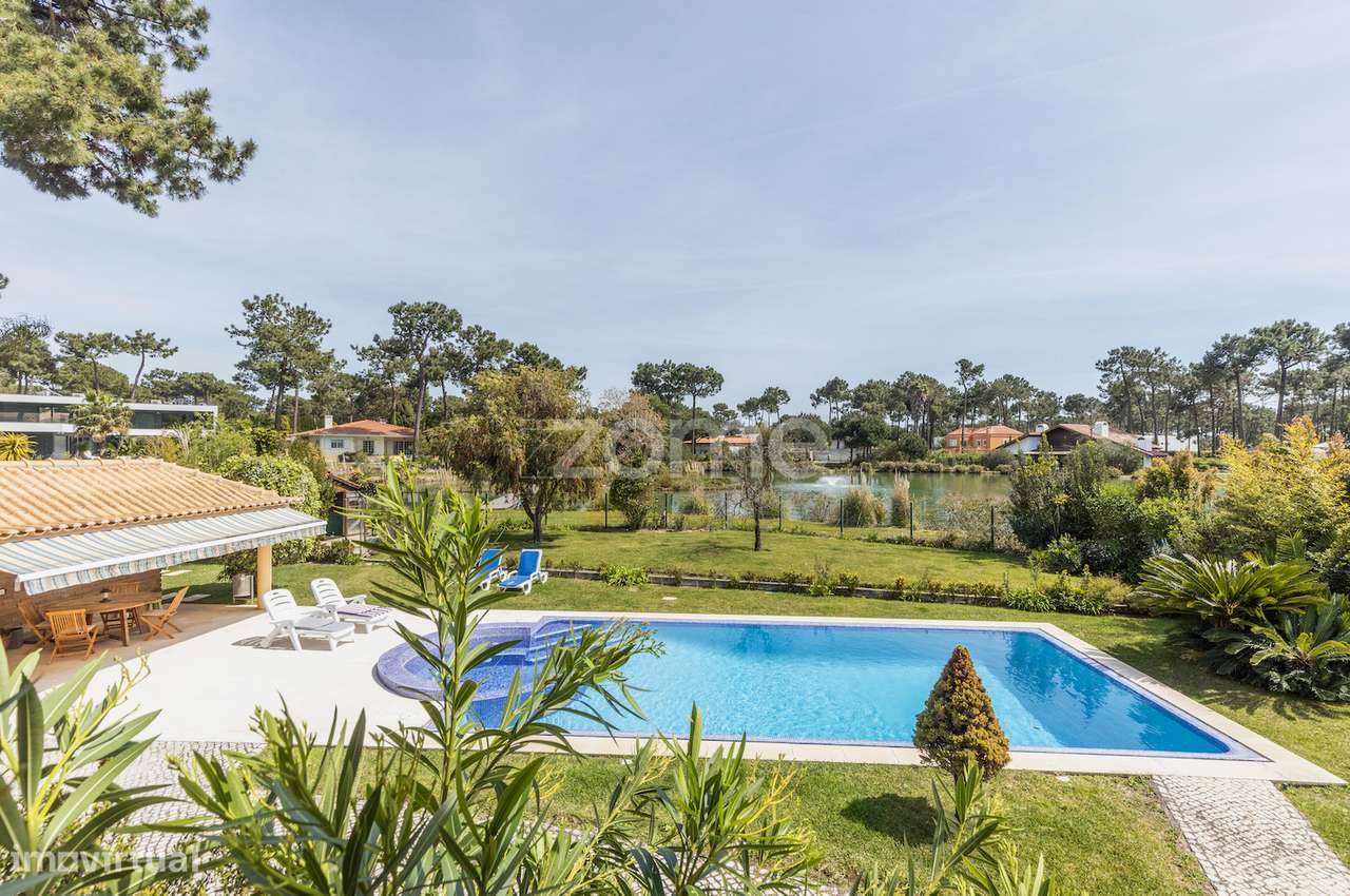 Moradia T5 com piscina e vista para lago na Herdade da Aroeira - Grande imagem: 2/39