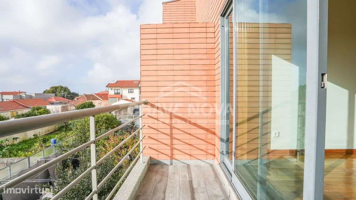 Apartamento T2+1 Dúplex c/ Vistas Mar em Canidelo-22