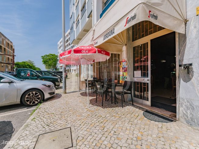 Café Totalmente Equipado em Zona Residencial Próxima à Praia em Paç...-17