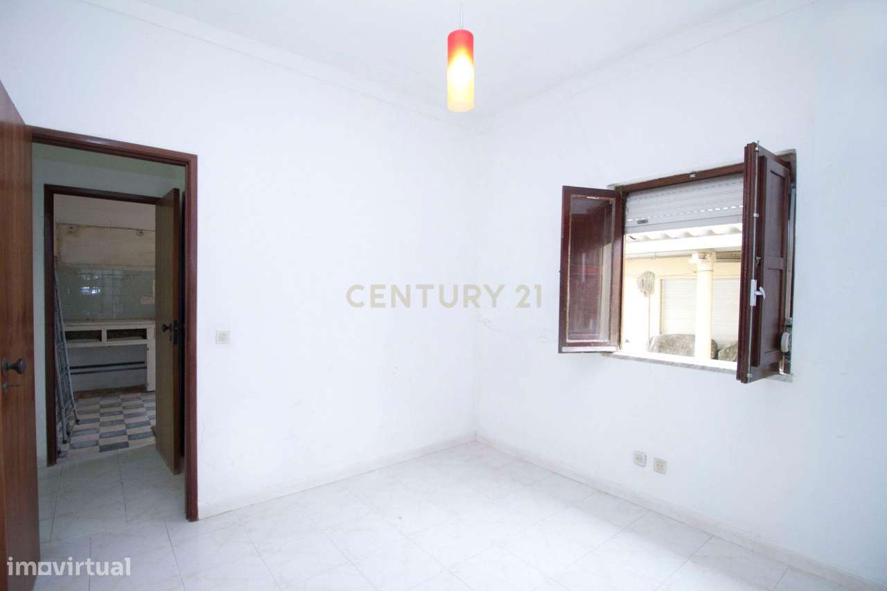 Moradia T2 para Remodelação nas Pontes-26