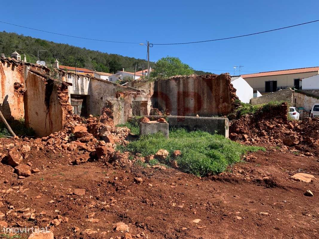Terreno com ruína - construção de moradia unifamiliar - Grande imagem: 4/13