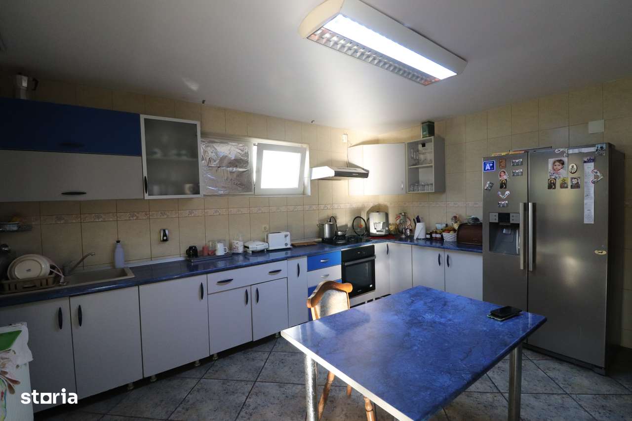 Vila individuala spatioasa cu 1500 mp teren central in Magurele-5