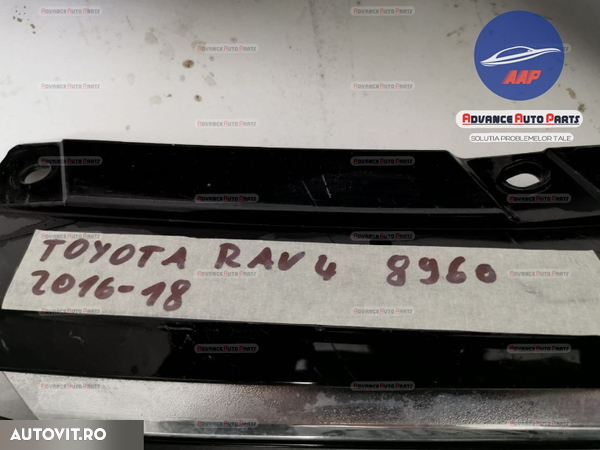 Grila centrala Toyota Rav 4 din 2016 pana in 2018 originala in stare buna - 9