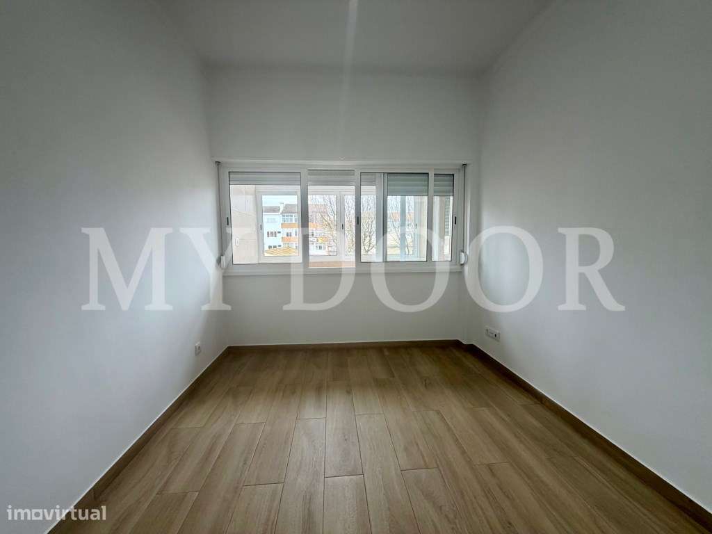 Apartamento p/ Venda - T2 - Barreiro - 2º andar - Central-27
