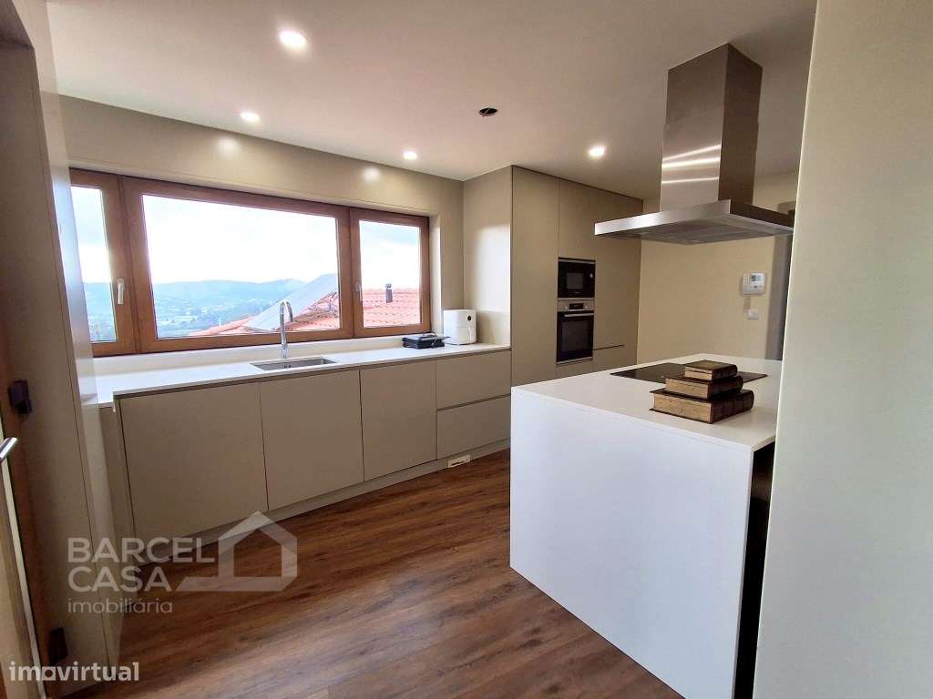 Moradia T4 em pedra, com piscina em Airó - Barcelos-19