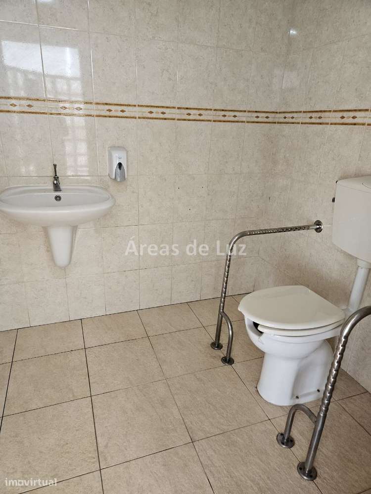 Loja / Armazém / Restaurante  - Junto à Exposalão da Batalha - Grande imagem: 4/17