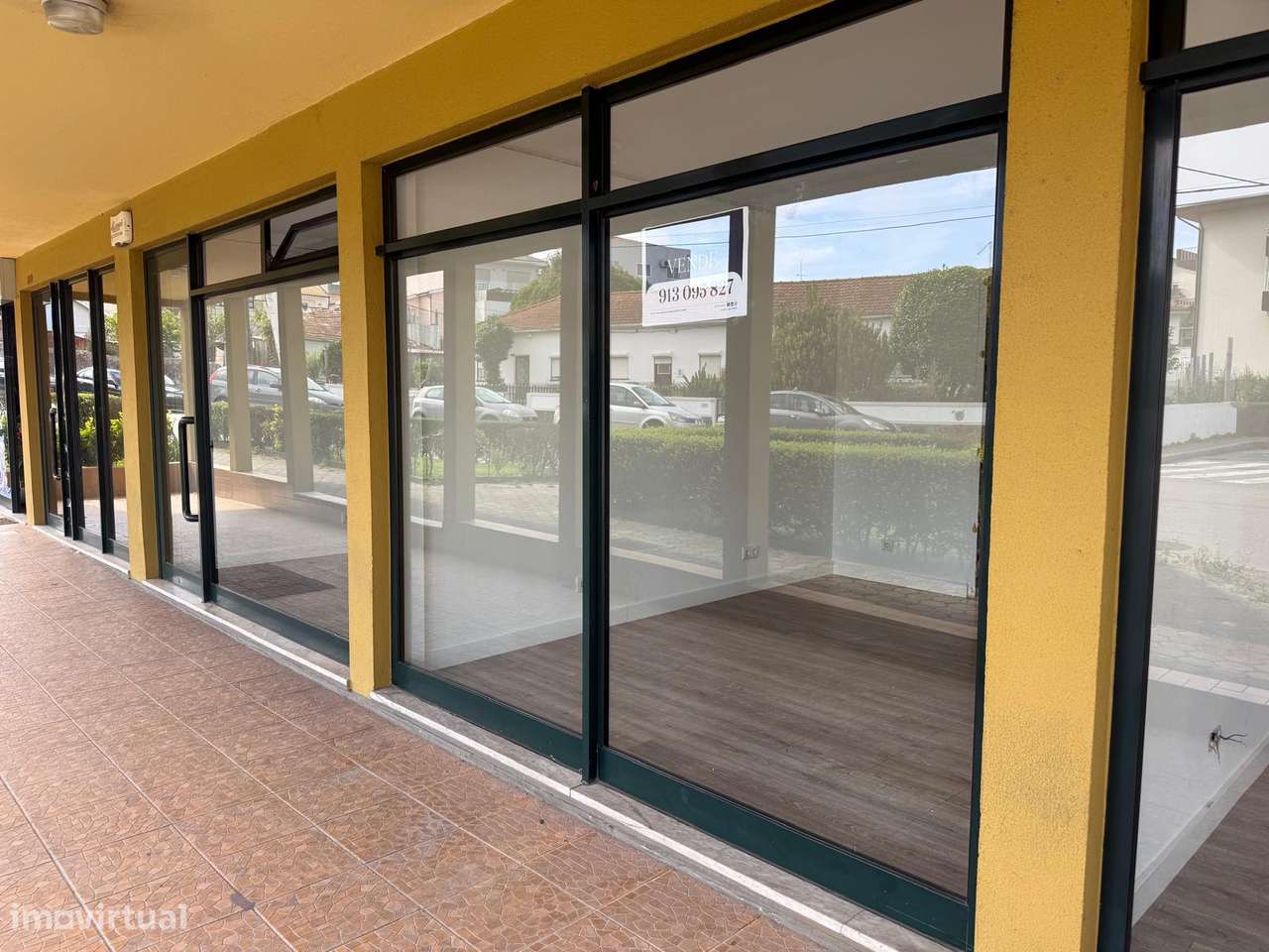 Espaço comercial, Canelas (Rechousa)-1