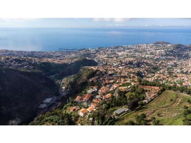 Quinta de Luxo com Duas Moradias e Vista Mar – Um Refúgio Exclusivo no-38