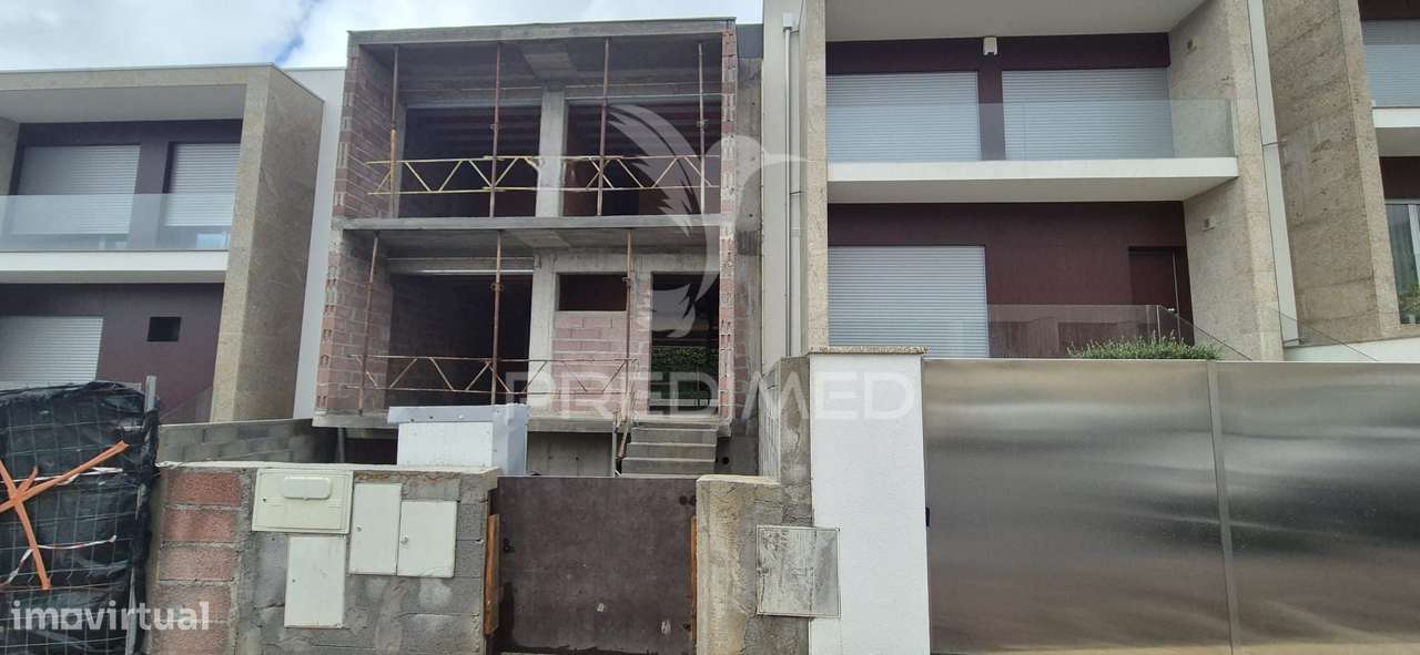 Moradia T3 Em Lamacaes