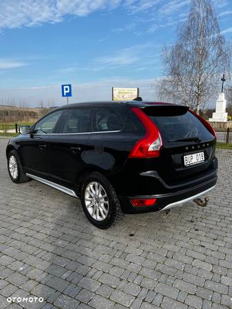 Volvo XC 60 2.4D R-Design - 27