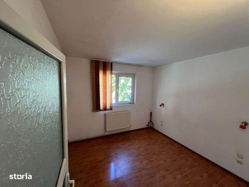 Apartament etajul 1, 3 camere, 2 bai. Zona linistita - Imagine principală: 5/7