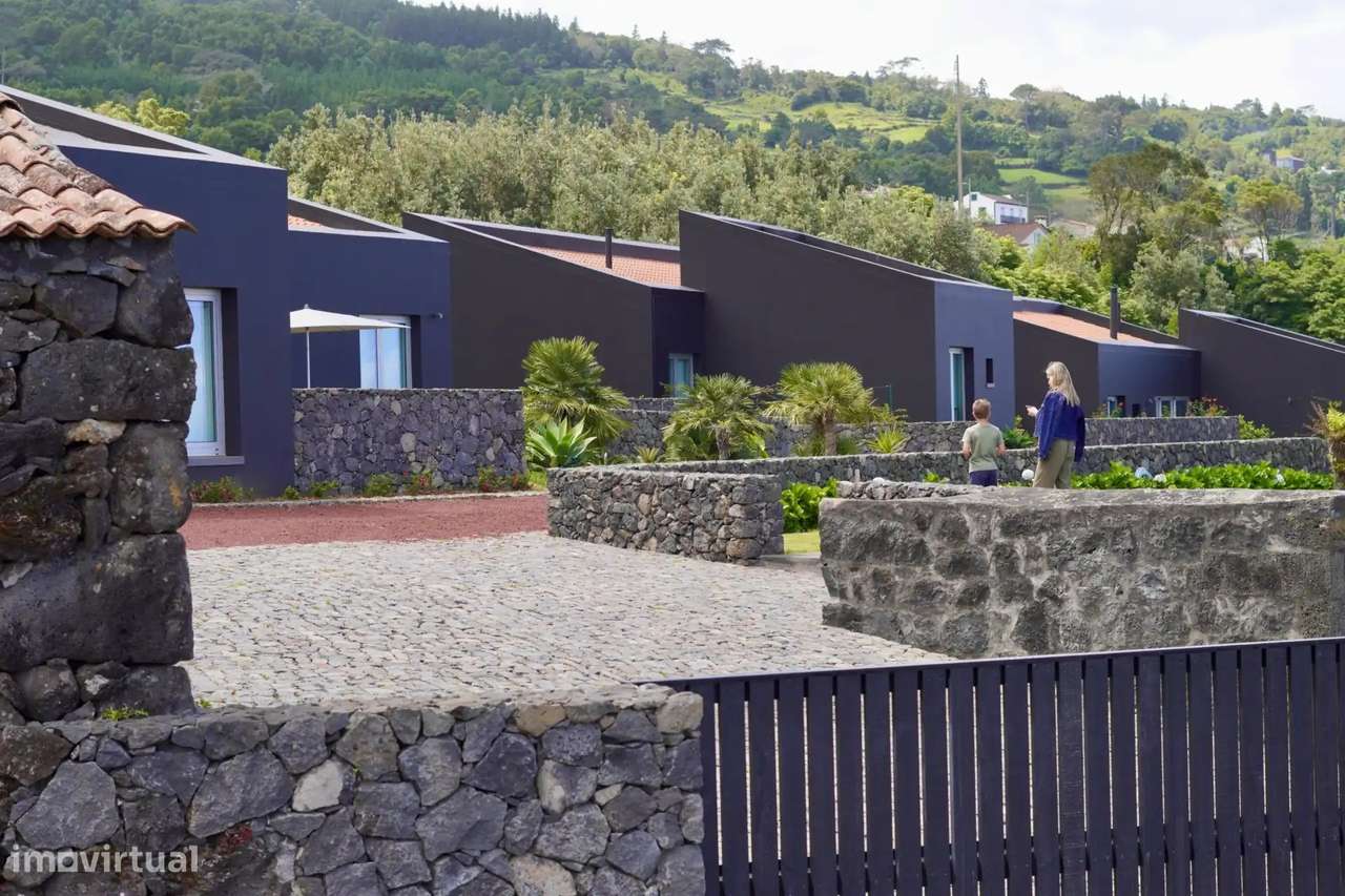 Moradia T3 contemporânea com jardim na Prainha, Ilha do Pico-27