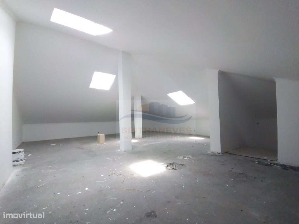 Lindo Apto T4 , totalmente remodelado num 1º andar, junto à Base Na...-26