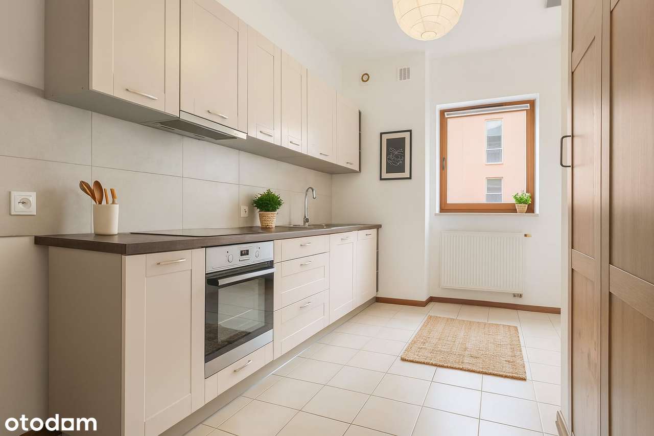 Komfortowe 2 pokoje, z oddzielną kuchnią, balkon, winda, miejsce park.-1