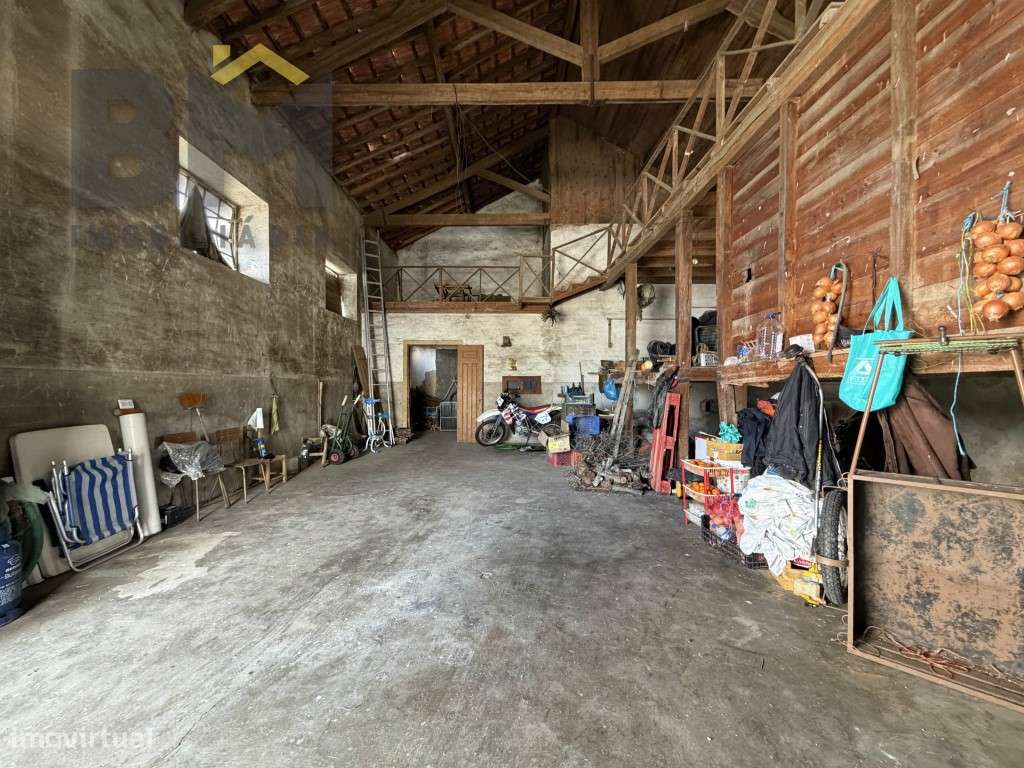 Edifício antigo no centro da aldeia de Proença-a-Velha - Grande imagem: 4/22