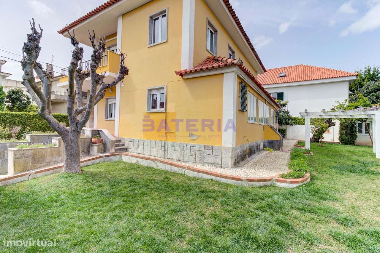 Moradia Independente T5 em Linda-a-Velha-42