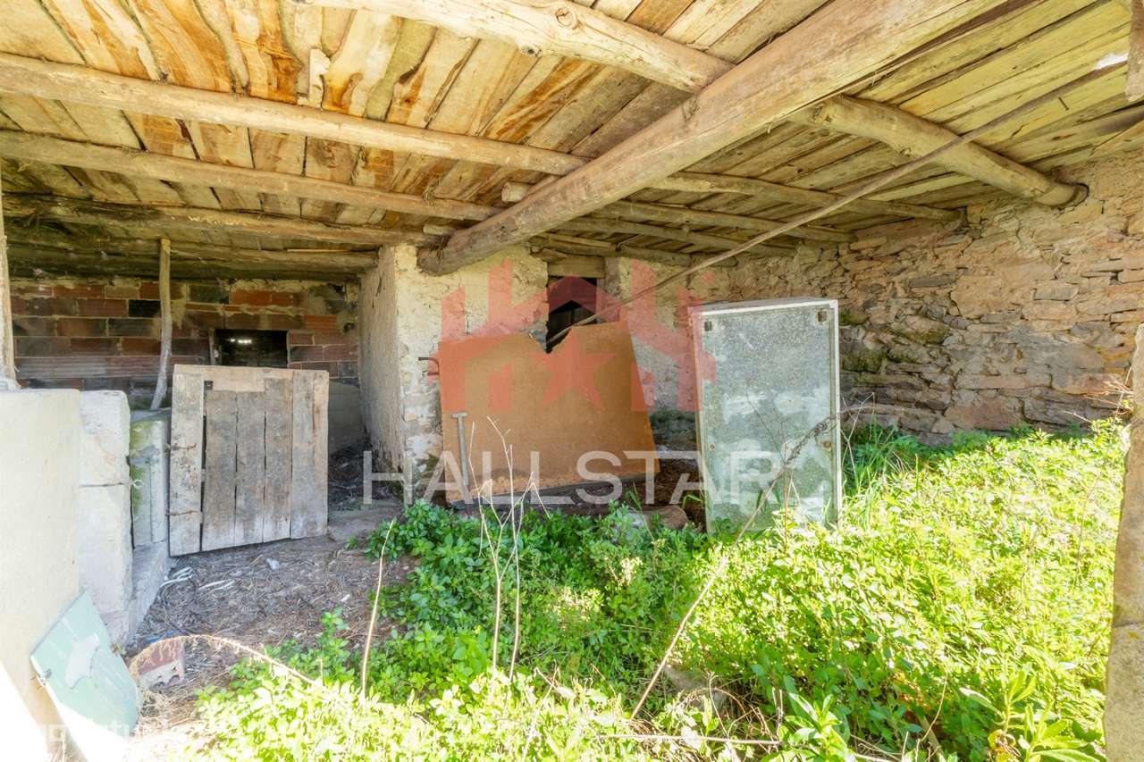 Moradia T3 / Para Reconstrução / Torrinhas-11