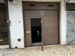 Queluz, BOX fechada, no centro de Queluz