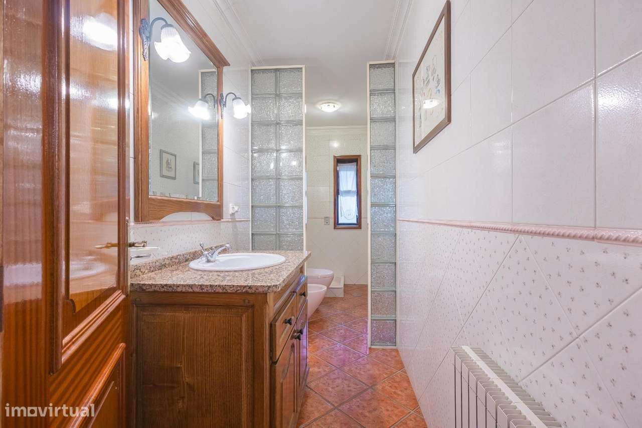 Moradia T4 exclusiva | Piscina| Zona Agrícola | Junto à Praia-42