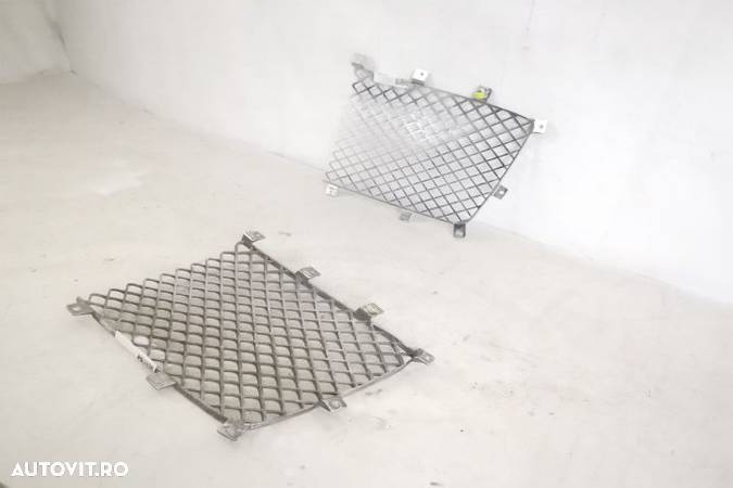 Grila Centrala Radiator Dreapta originala In Stare Buna Bentley Bentayga 1 2015 2016 2017 2018 2019 - 6